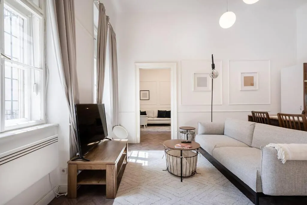 Stylish Apartment In The City Center Budapest Hungary