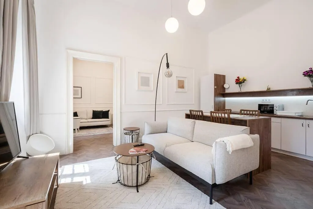 Stylish Apartment In The City Center Budapest